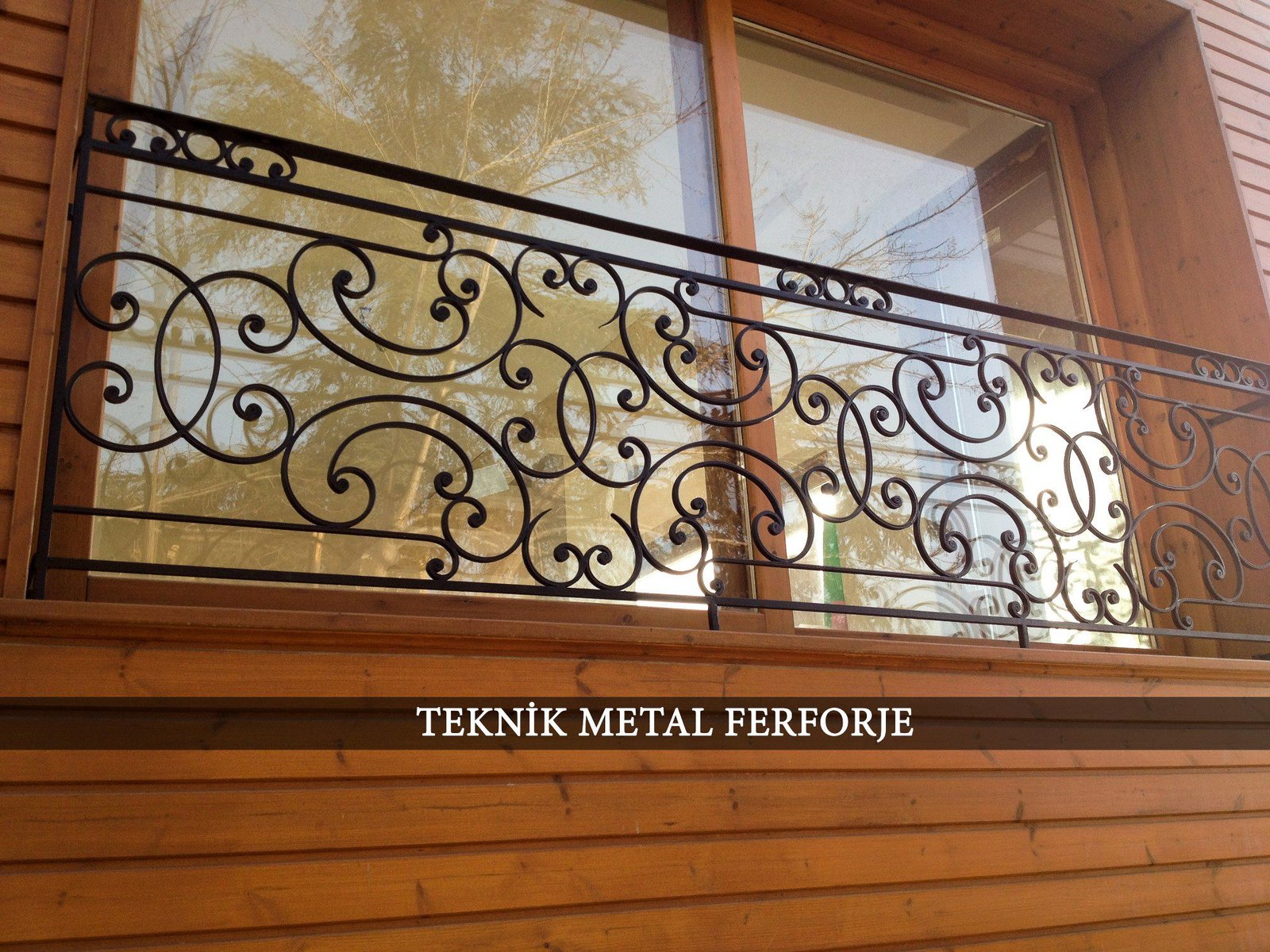 Ferforje Motiflerle Süslü Fransız Balkon Korkuluğu